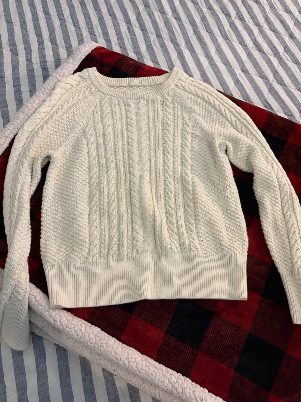 GAP Cream Cable Knit Crewneck Sweater